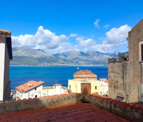 CASA VALENTINA-Appartamento in punto strategico con vista